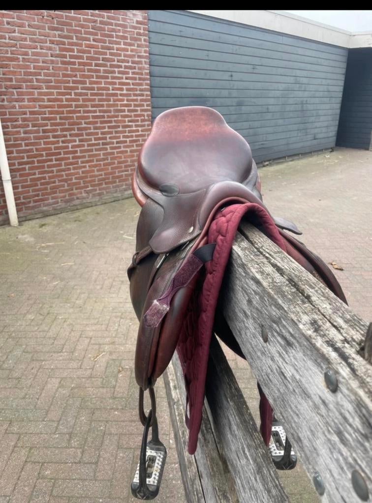 Mooi cwd springzadel, Ophalen of Verzenden, Springen