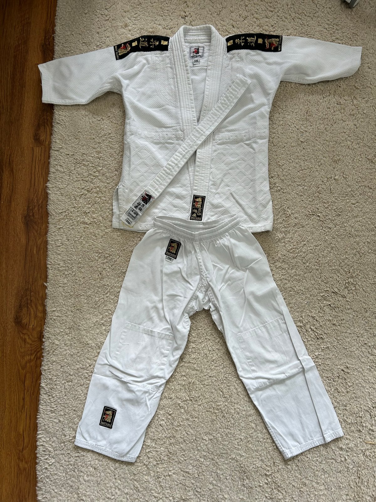 1 Matsuru Judo Pak Maat 130 met Oranje Band en 1 aikidopak, Gebruikt, Vechtsportpak, Ophalen of Verzenden, Aikido