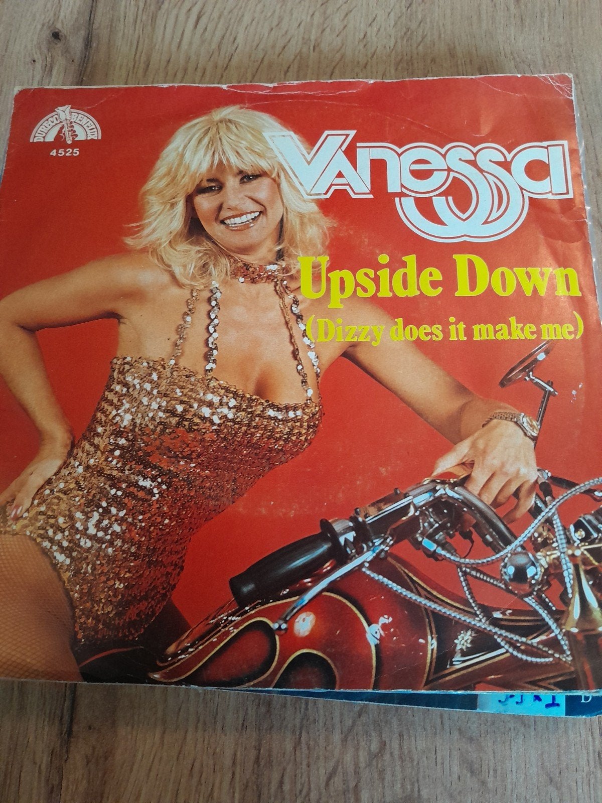 Vanessa 7inch upside down, Ophalen of Verzenden, Zo goed als nieuw, Pop