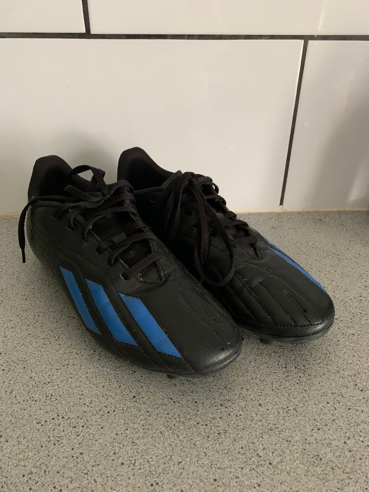Adidas voetbalschoenen mt 39 1/3 nieuwstaat, Maat XS of kleiner, Schoenen, Ophalen of Verzenden, Zo goed als nieuw
