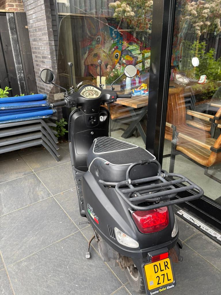 Iva luxe scooter, Fietsen en Brommers, Ophalen of Verzenden, Zo goed als nieuw, Benzine, Overige merken