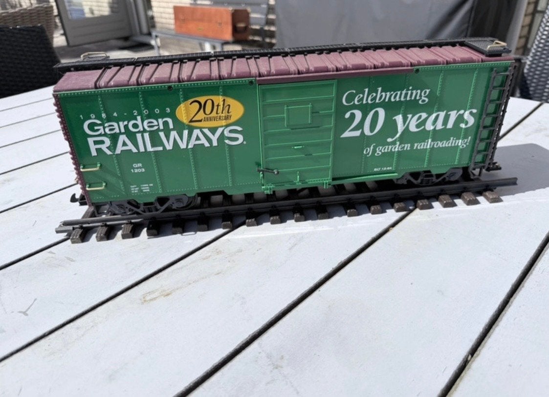 LGB 40914 Garden Railways 20th Anniversary Boxcar, Hobby en Vrije tijd, Gelijkstroom, Wagon, Ophalen of Verzenden, Zo goed als nieuw
