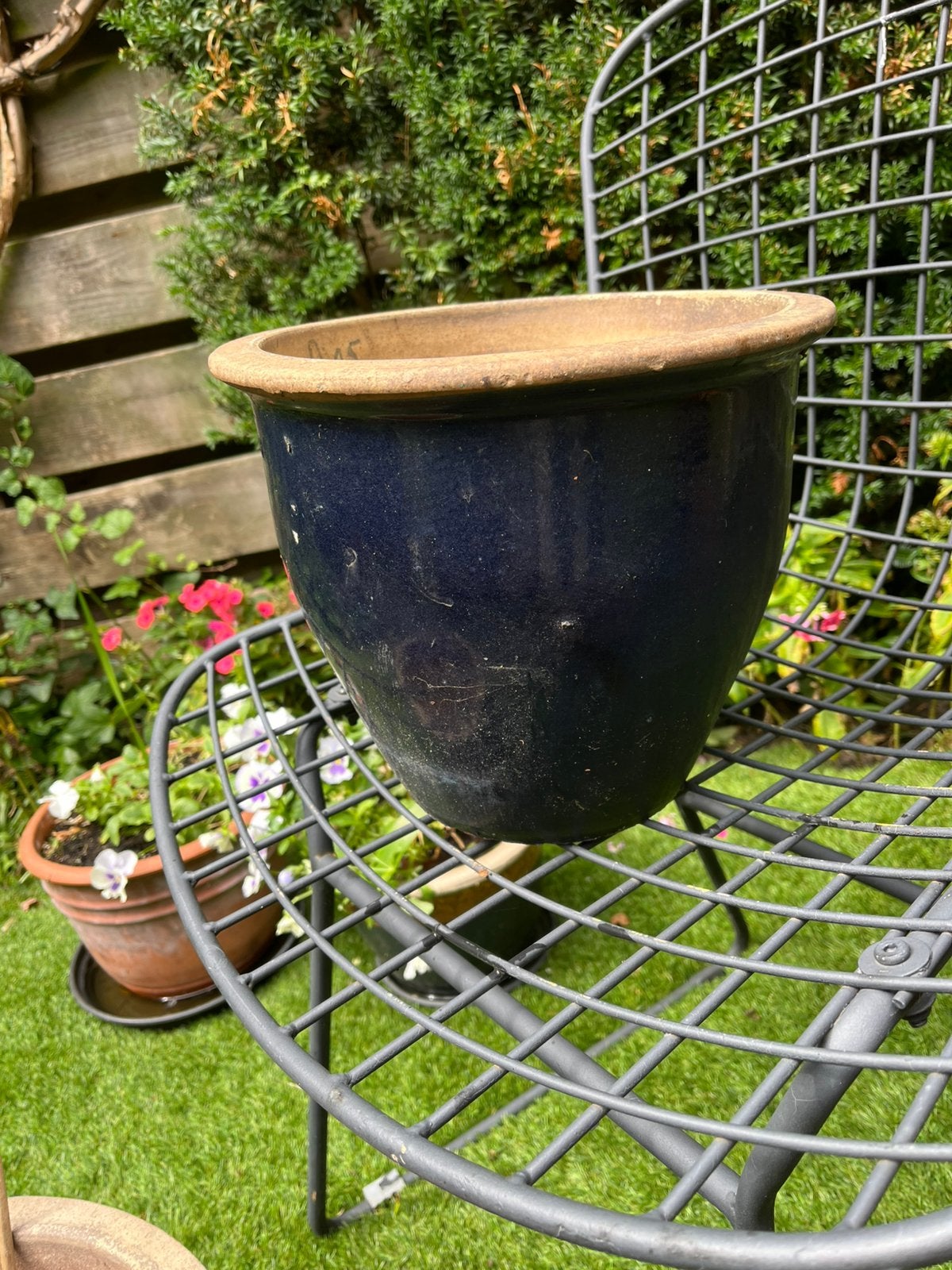 Mooi diep donkerblauw glazuur, terracotta pot 26X22, Tuin en Terras, Bloembakken en Plantenbakken, Ophalen, Steen, Gebruikt, Minder dan 30 cm