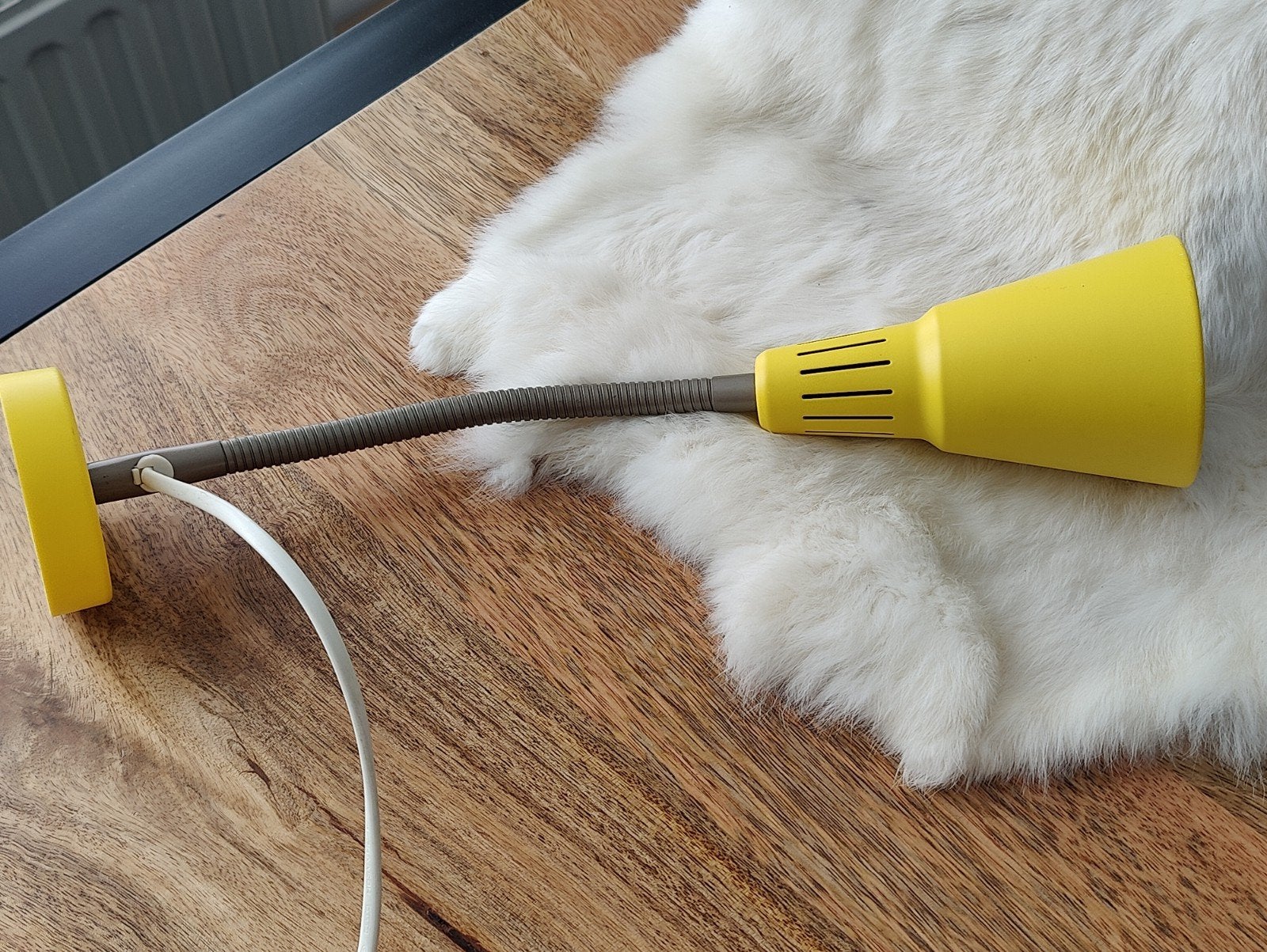 IKEA verstelbare wandlamp - Geel, Huis en Inrichting, Lampen | Wandlampen, IKEA, Verstelbaar, E14 (klein), Ophalen of Verzenden