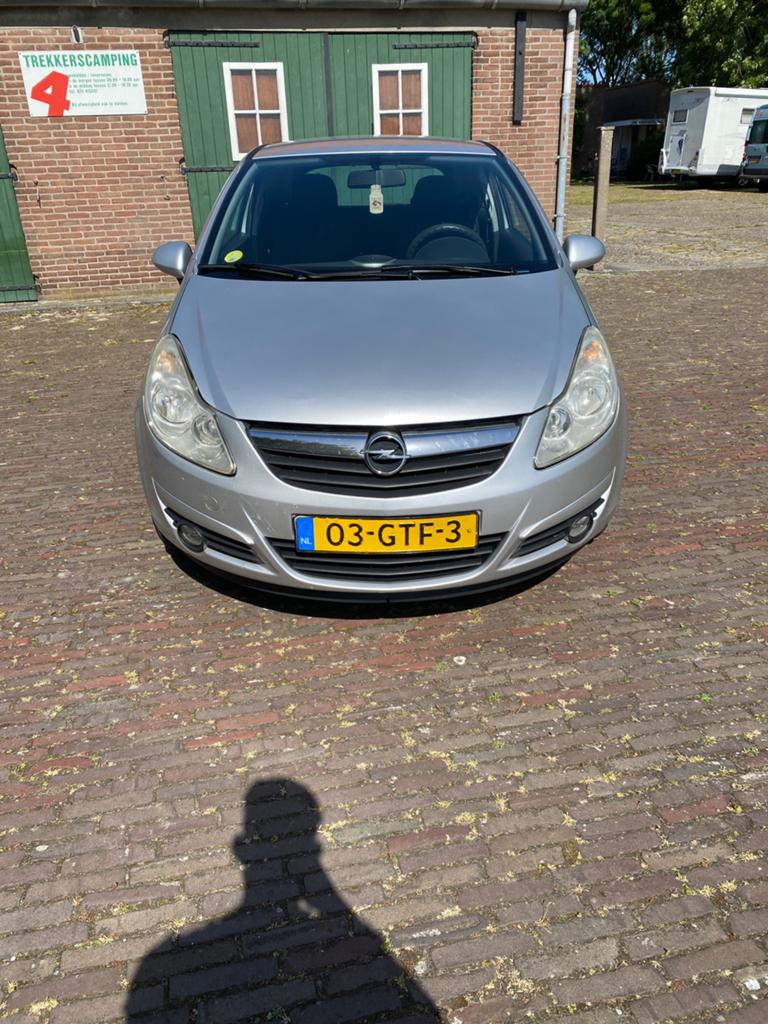 Opel Corsa 1.2 3D rijd remt schakelt goed apk okt 26 nap, Voorwielaandrijving, 450 kg, 40 €/maand, Zwart