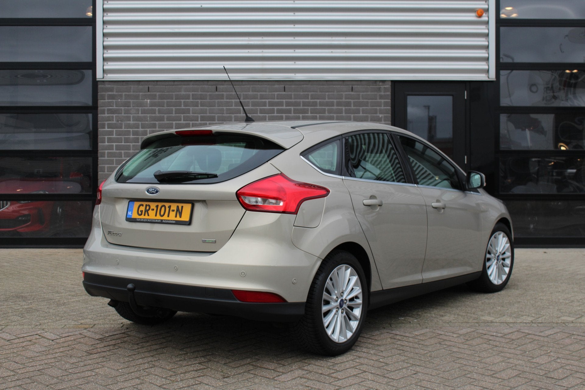 Ford Focus 1.0 Titanium Edition / Navigatie / PDC / N.A.P., Dealer onderhouden, Stof, Gebruikt, Met garantie (alle)