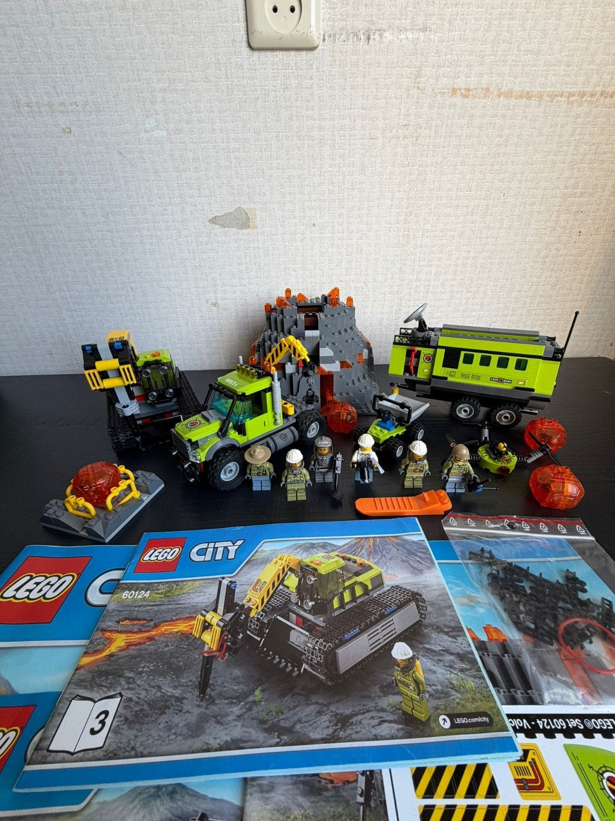 LEGO City Volcano Exploration Base 60124, Compleet, Lego, Ophalen of Verzenden, Complete set