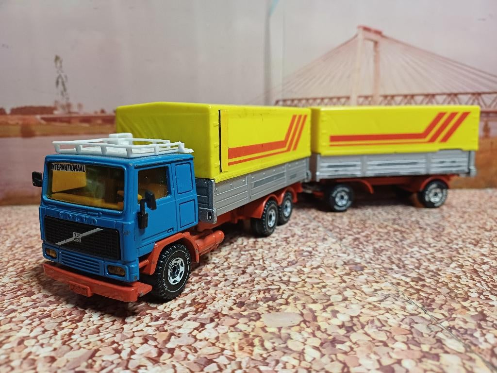 siku Volvo F12, Ophalen of Verzenden, Zo goed als nieuw, Bus of Vrachtwagen, SIKU