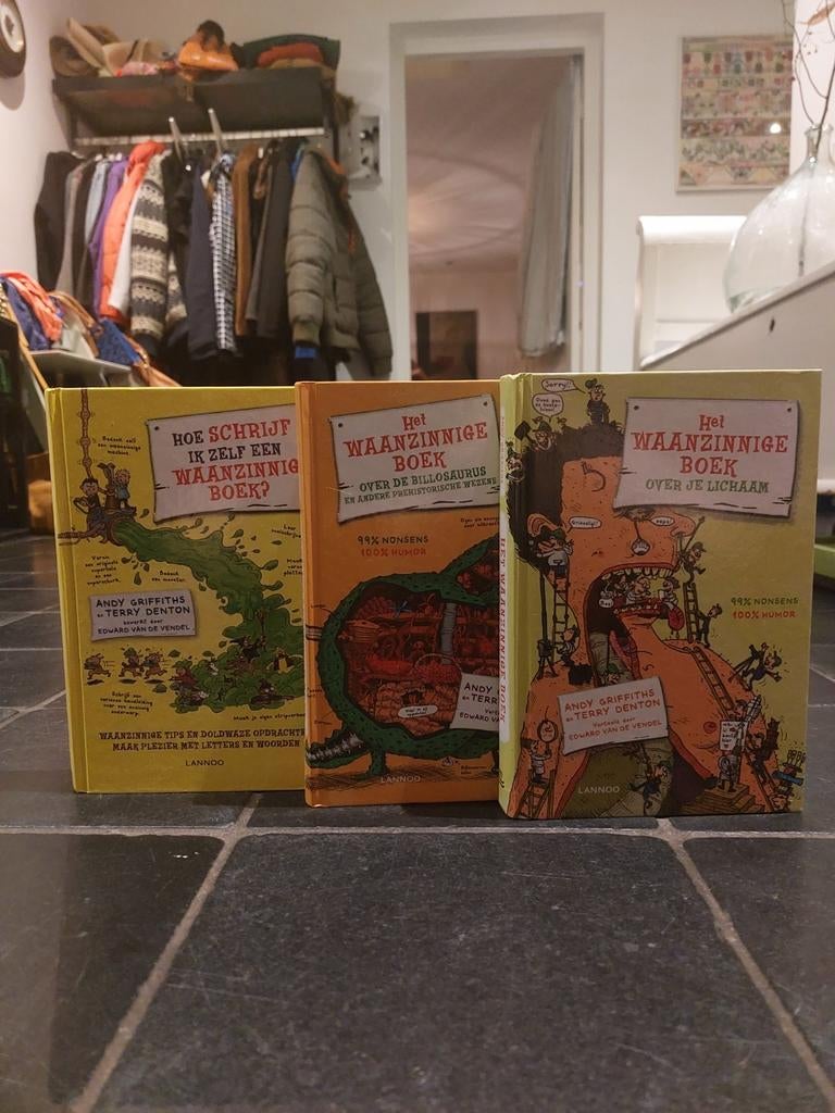 Complete set De Waanzinnige Boomhut + 3 extra boeken, Ophalen of Verzenden, Zo goed als nieuw, Andy Griffiths, Fictie algemeen