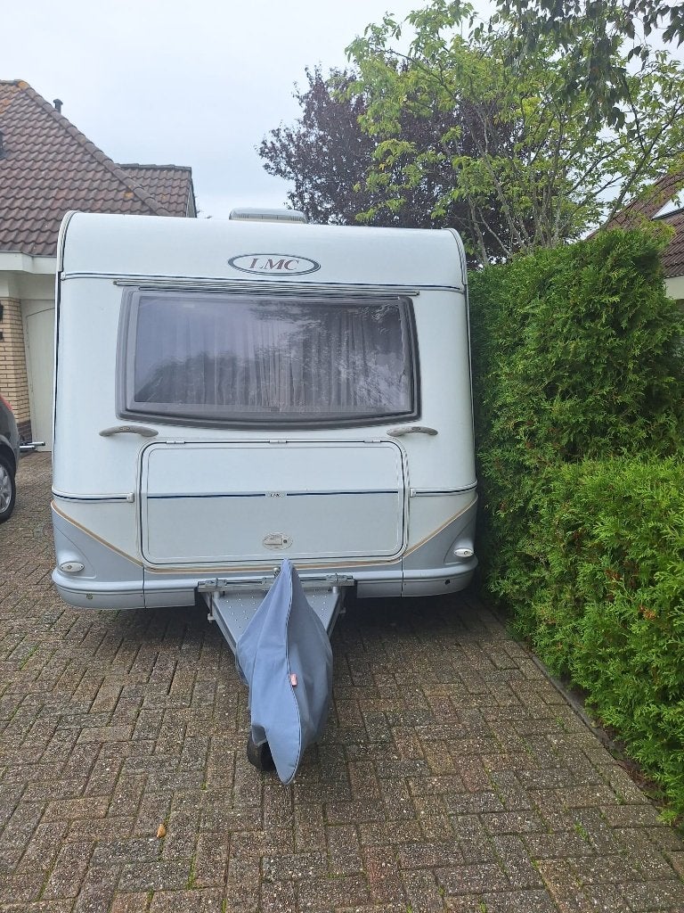 Nette LMC Sunny caravan, 2 aparte bedden, Standaardzit, Particulier, 6 tot 7 meter