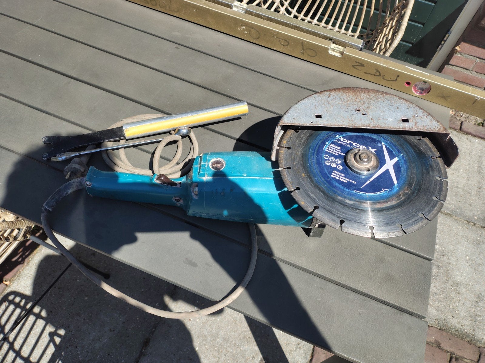 Makita haakse slijper 230 mm - Krachtig en betrouwbaar, Ophalen, Gebruikt, 1000 watt of meer, Haakse handslijpmachine