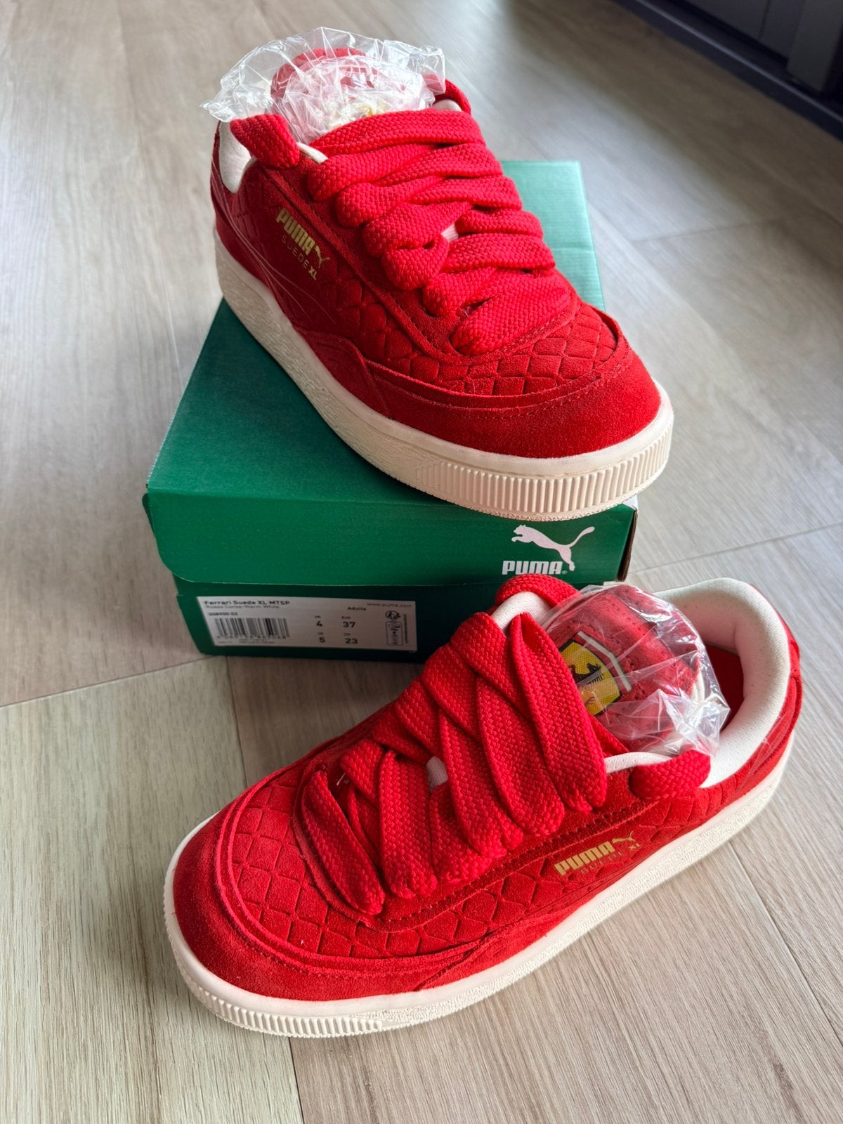 Puma suede XL maat 37, Nieuw, Ophalen of Verzenden, Sneakers of Gympen, Rood