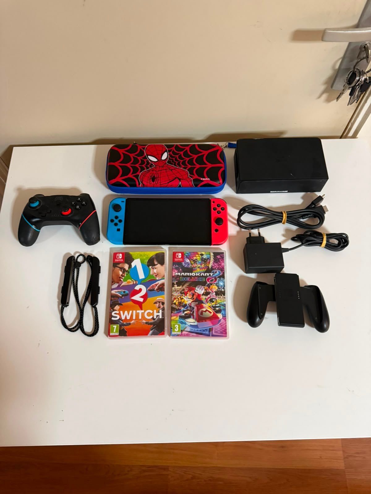Nintendo Switch OLED + Mario Kart 8 Deluxe & Accessoires, Racen en Vliegen, Ophalen of Verzenden, Zo goed als nieuw, 3 spelers of meer
