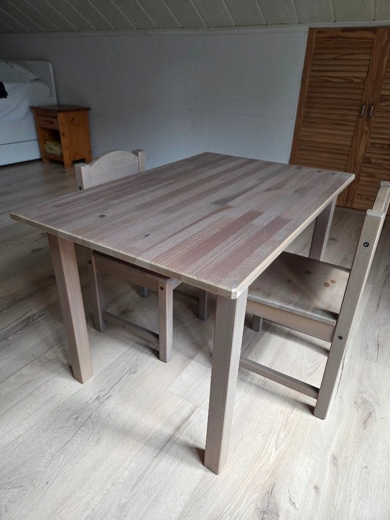 Kindertafel met 2 stoeltjes, Kinderen en Baby's, Kinderkamer | Tafels en Stoelen, Ophalen, Zo goed als nieuw, Tafel(s) en Stoel(en)