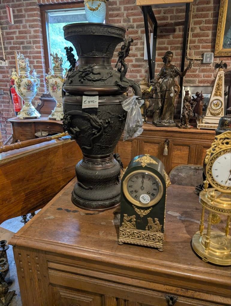 Grote bronzen oosterse vaas 68 cm hoog. €435., Ophalen