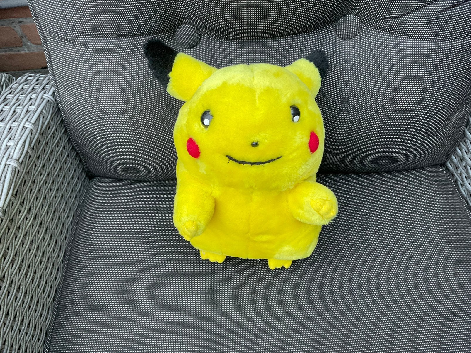 Zgan gebruikte, niet kapot, Pokemon Pikachu knuffel 20/25cm, Verzamelen, Ophalen, Overige figuren, Zo goed als nieuw, Beeldje of Figuurtje