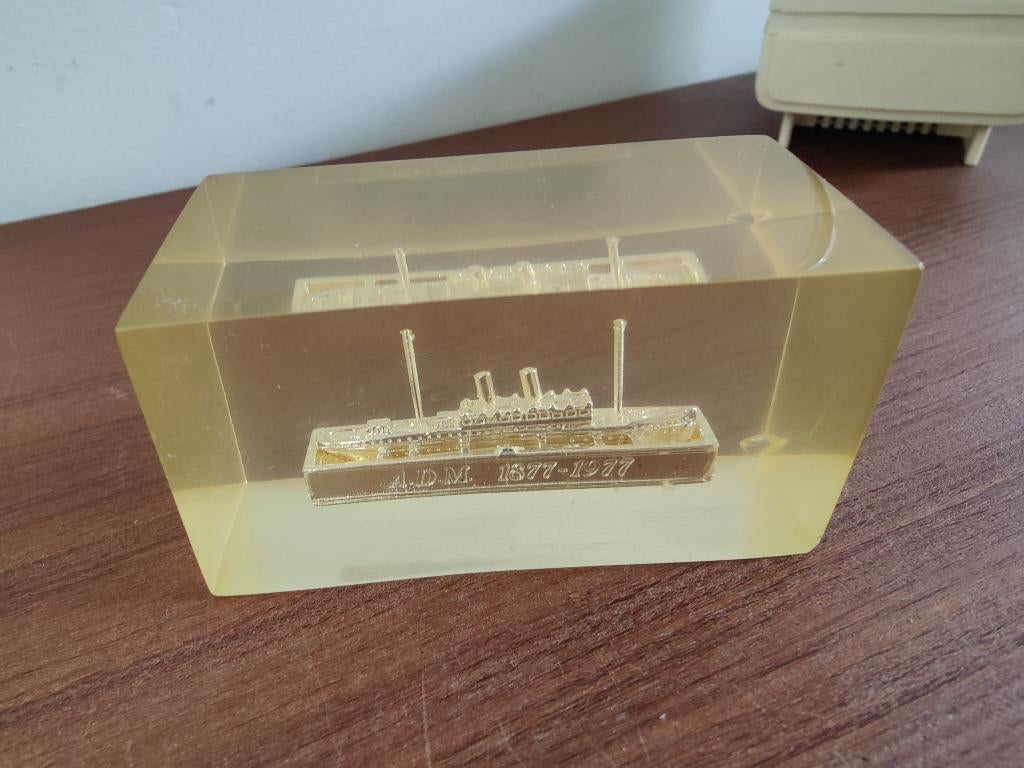 Zilveren ADM droogdok miniatuur in kunsthars, 1977, Verzamelen, Scheepvaart, Ophalen of Verzenden
