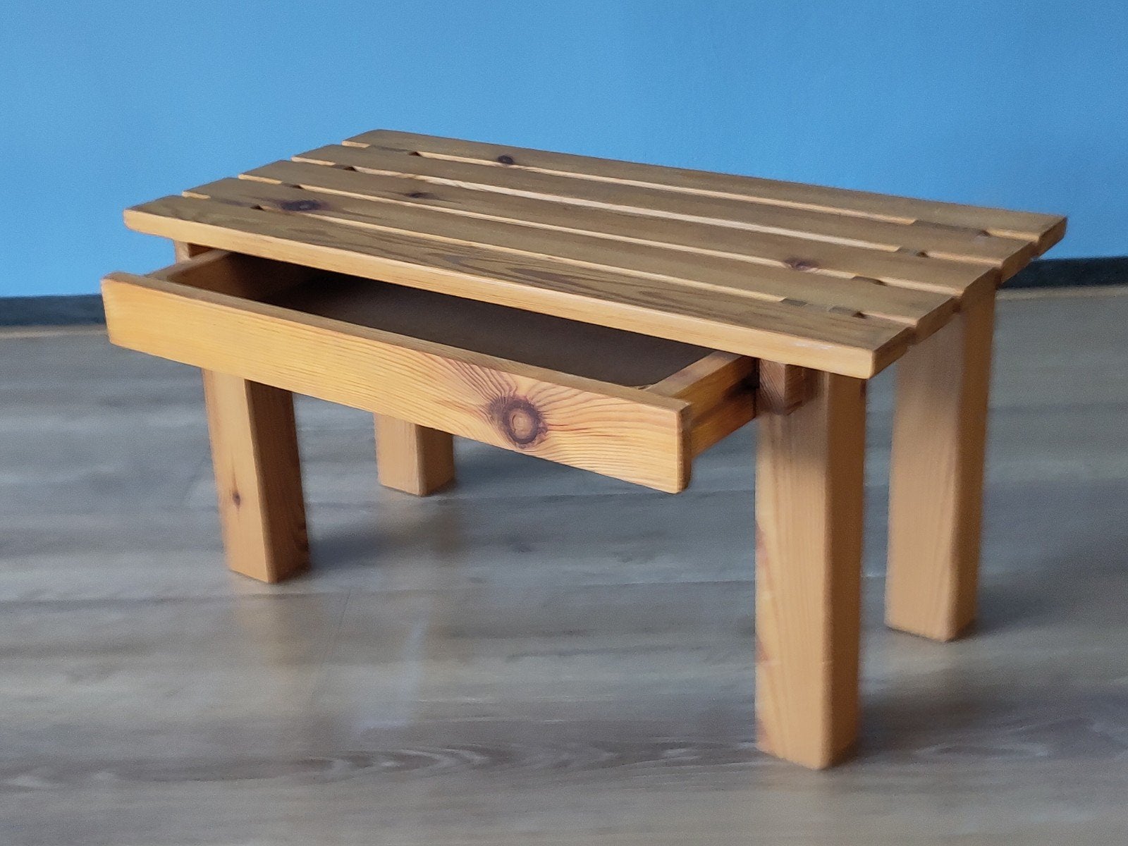 Vintage lattenbankje grenen hout tafeltje pine houten bankje, Gebruikt, 50 tot 100 cm, ., Ophalen of Verzenden