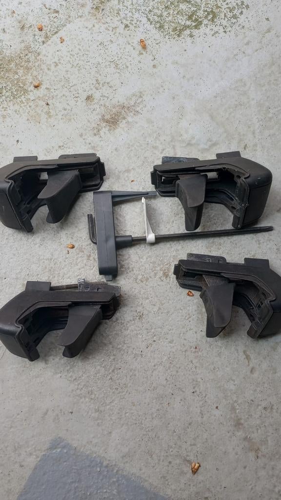 Voeten (4) voor dakdrager open rail Thule Volvo, Ophalen of Verzenden, Gebruikt