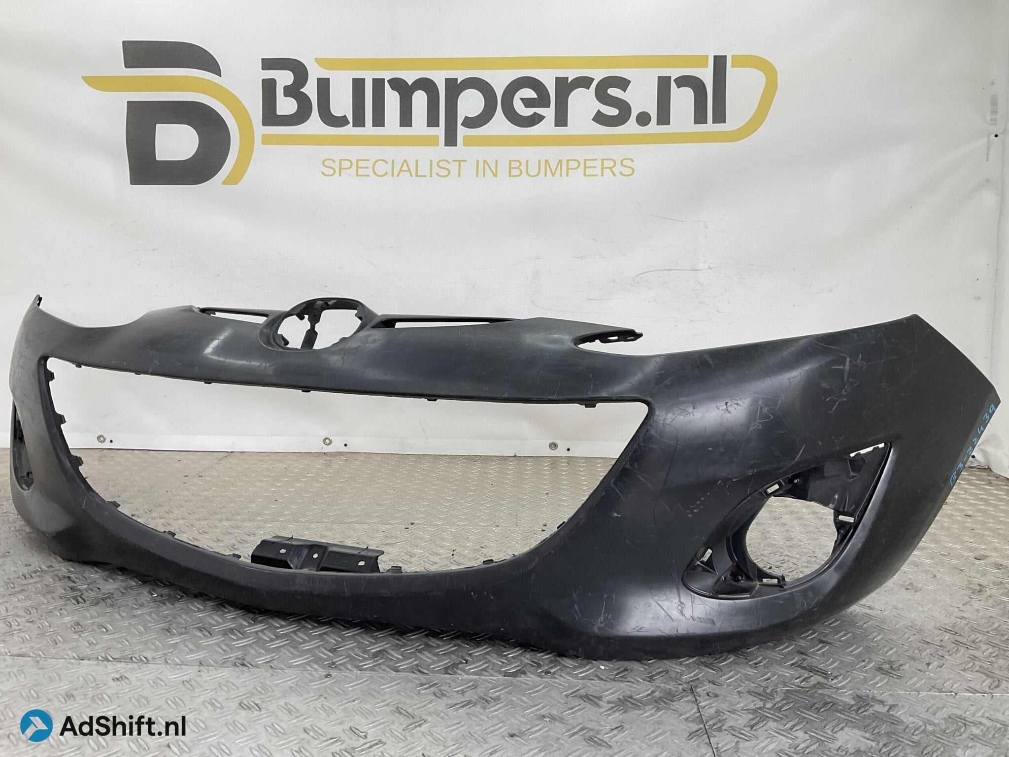 Bumper Mazda 2 2014 R61-50031 Voorbumper B3-22439, Bumper