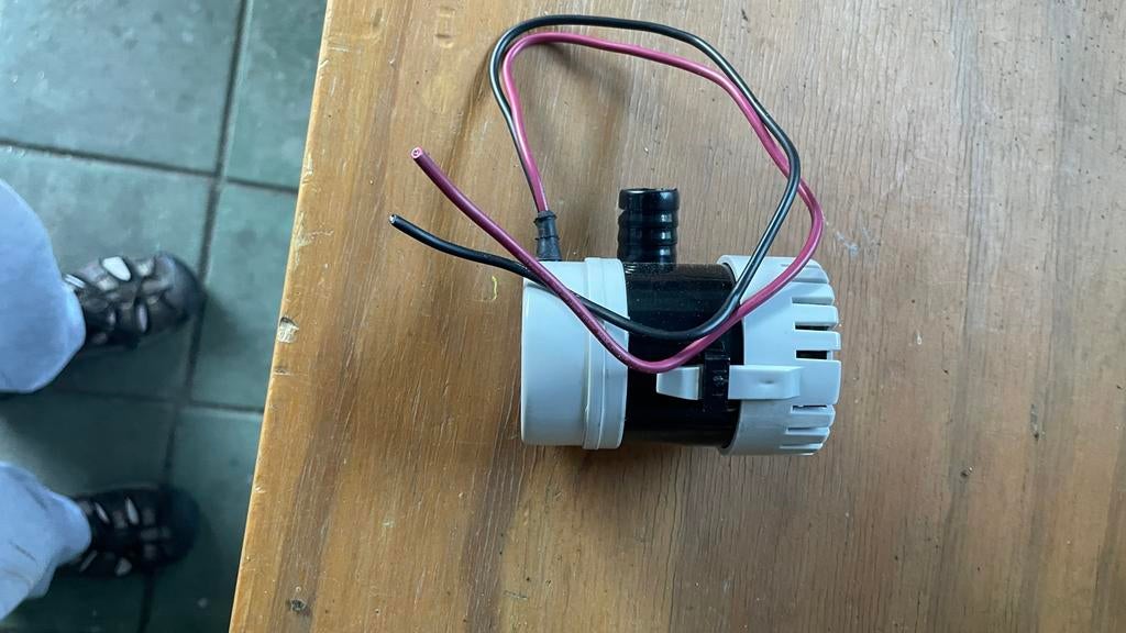 Bilgepomp 12V - 500 GPH / 1900 LPH, Ophalen of Verzenden, Zo goed als nieuw, Motor en Techniek