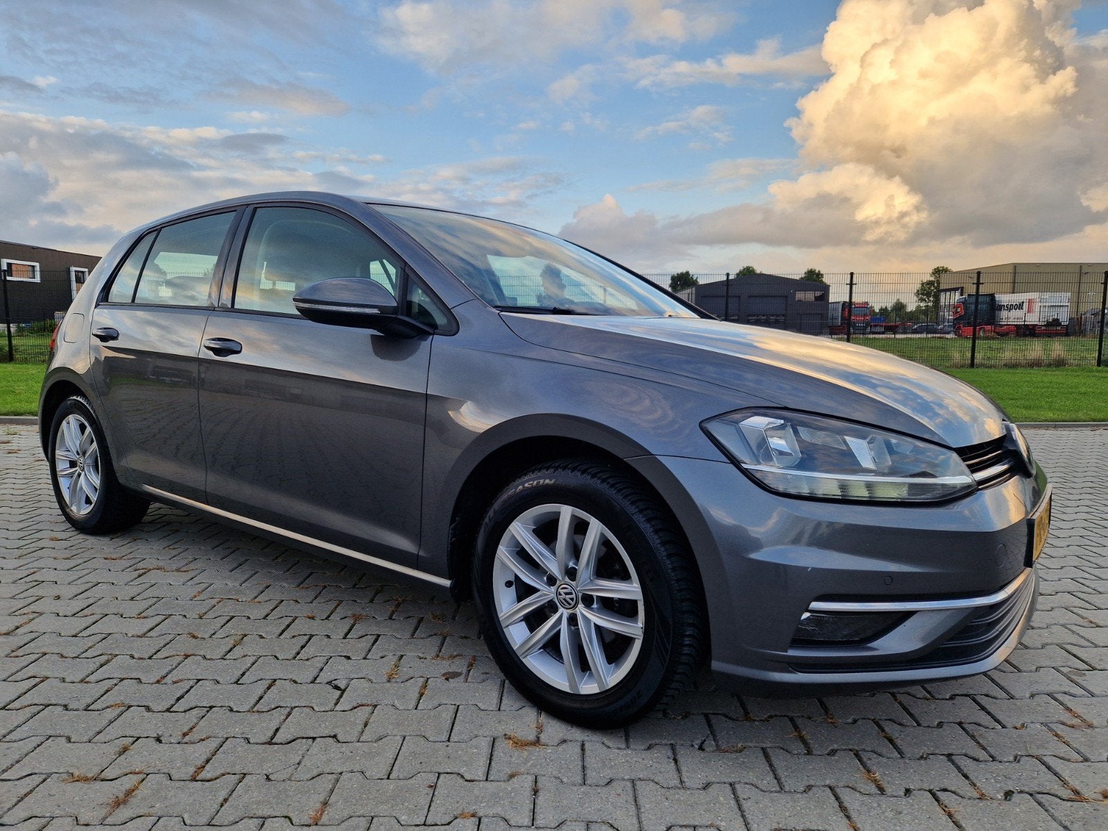 Volkswagen Golf 1.0 TSI 110pk 5D 2017 Grijs, Zwart, Origineel Nederlands, Handgeschakeld, 3 cilinders