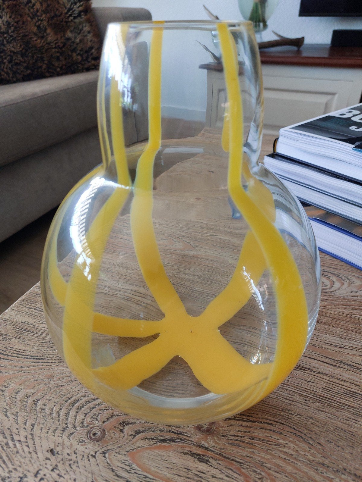 Glazen vaas met uniek geel streep patroon, Ophalen, Zo goed als nieuw, Geel, Glas