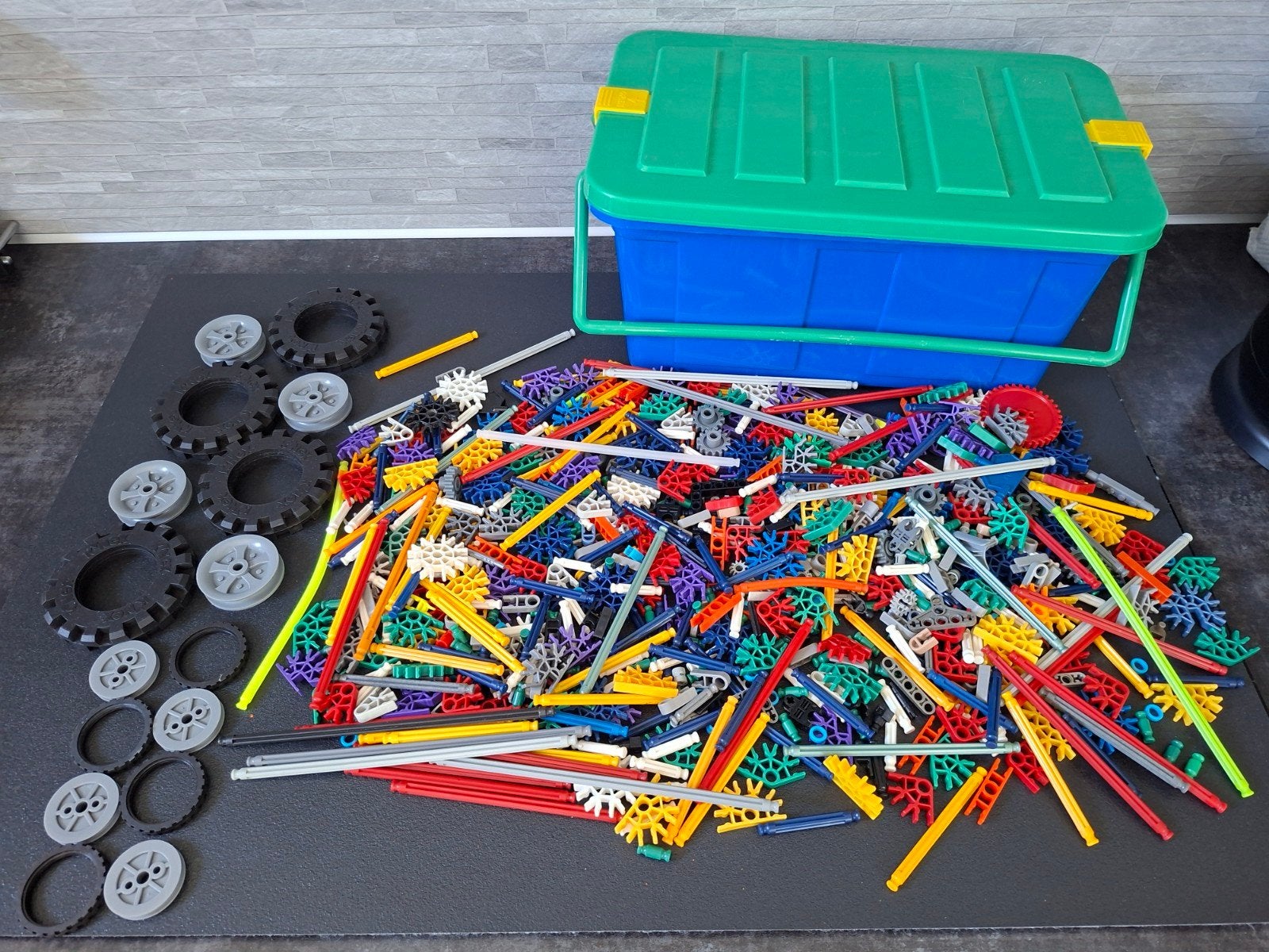 K'nex bouwstenen grote berg 700 onderdelen grote opbergbak, Ophalen of Verzenden, Gebruikt, K'nex