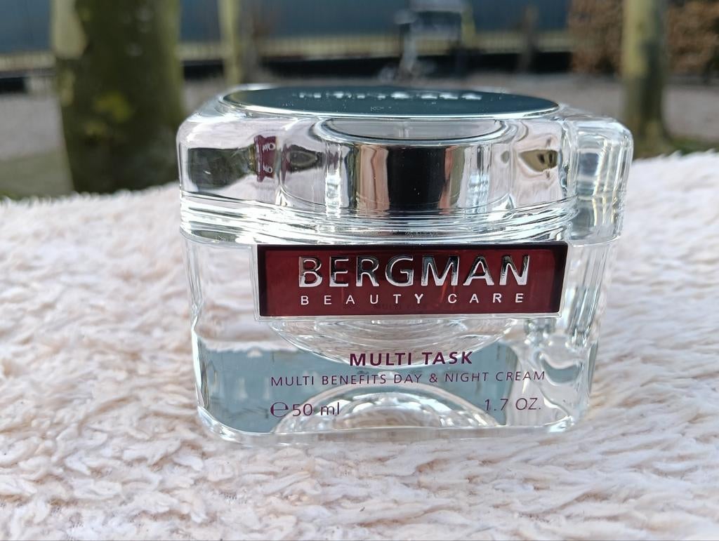 Bergman Beauty Care Multi Task Dag & Nachtcrème 50ml, Sieraden, Tassen en Uiterlijk, Uiterlijk | Gezichtsverzorging, Ophalen of Verzenden