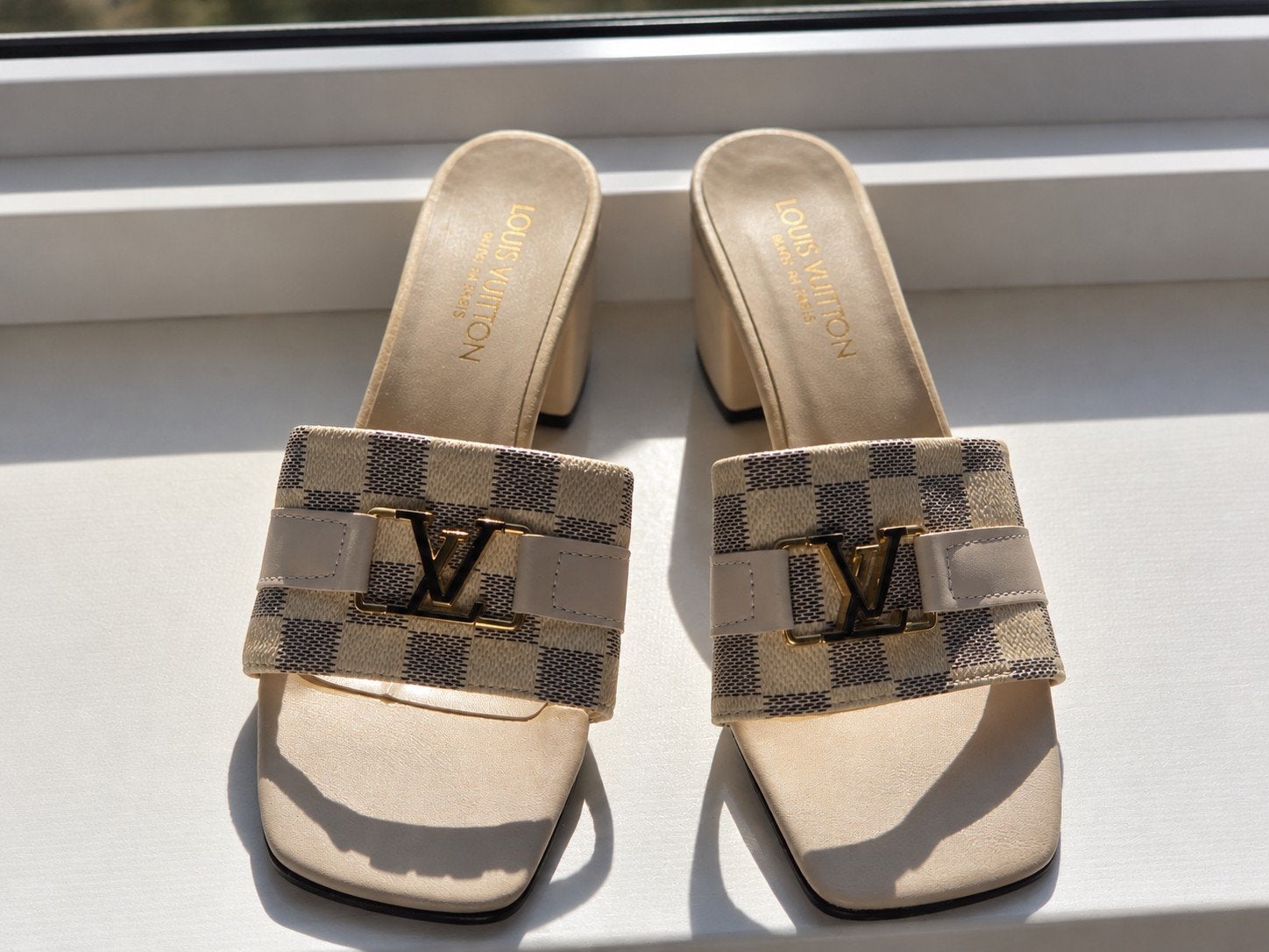 Louis Vuitton Muiltjes Maat 37, Slippers, Beige, Ophalen of Verzenden, Louis Vuitton