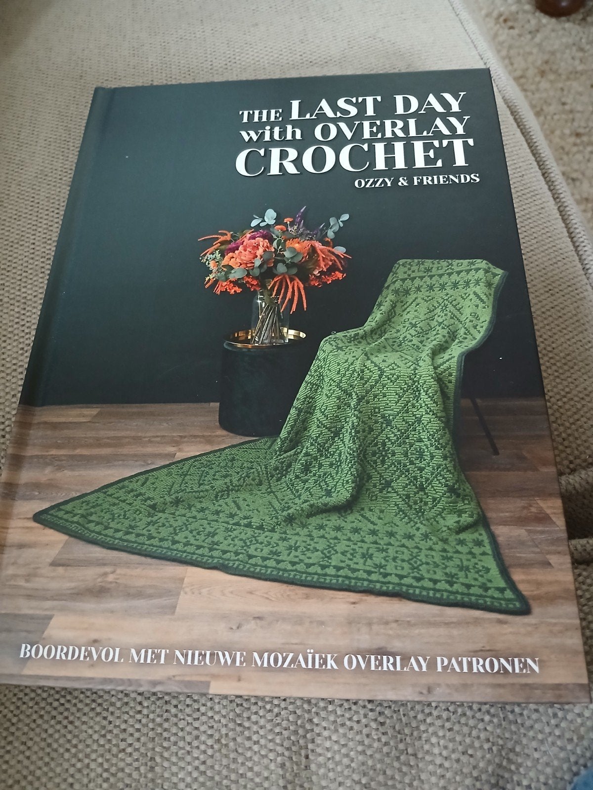 Haakboek: The Last Day with Overlay Crochet - Ozzy & Friends, Hobby en Vrije tijd, Ophalen of Verzenden, Zo goed als nieuw, Haken