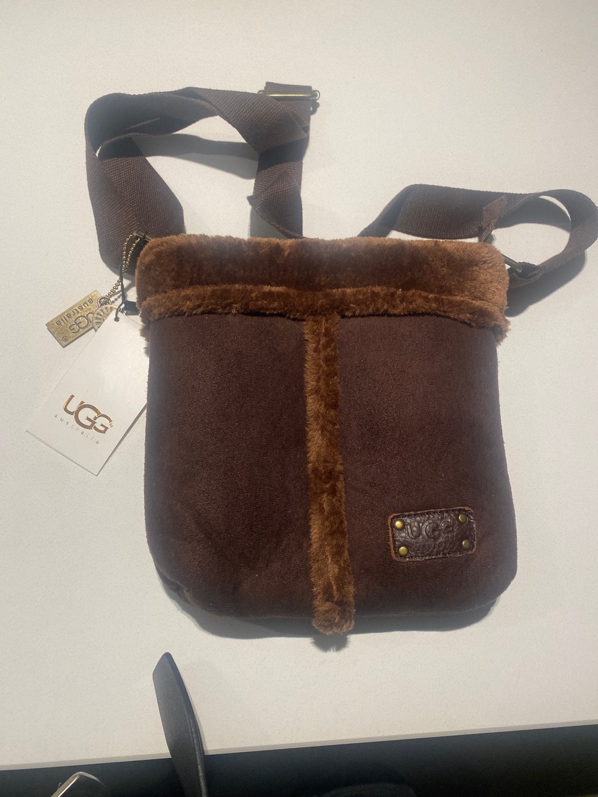 Ugg schoudertas nieuw, Sieraden, Tassen en Uiterlijk, Tassen | Schoudertassen, Ophalen of Verzenden, Nieuw, Bruin, Overige merken