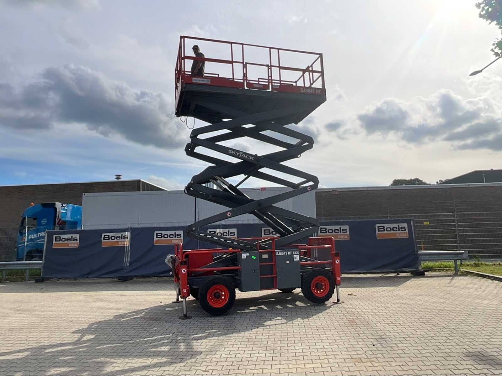 2018 SkyJack SJ 8841 Hoogwerker 4x4, Zakelijke goederen
