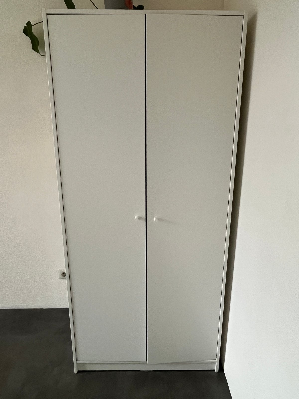 IKEA KLEPPSTAD Witte kledingkast met hangruimte en planken, Ophalen, 50 tot 100 cm, Zo goed als nieuw, 150 tot 200 cm