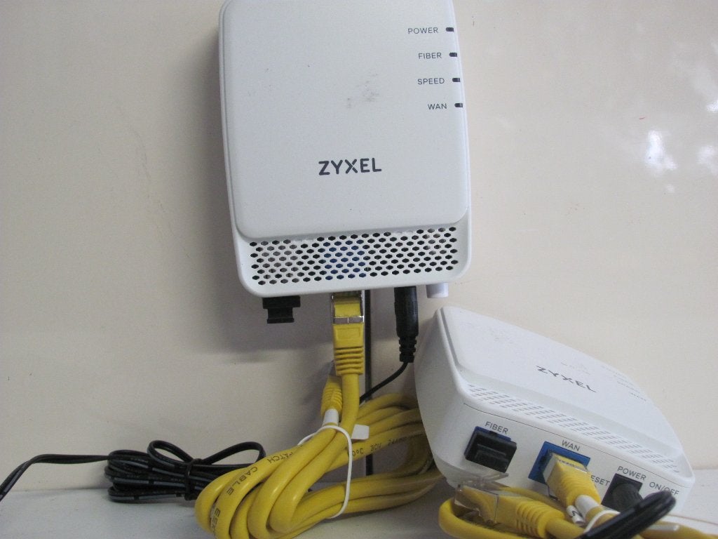 ZYXEL fmg3005-r20A glasvezel gigabit, Ophalen of Verzenden, Zo goed als nieuw, Router, ZyXEL