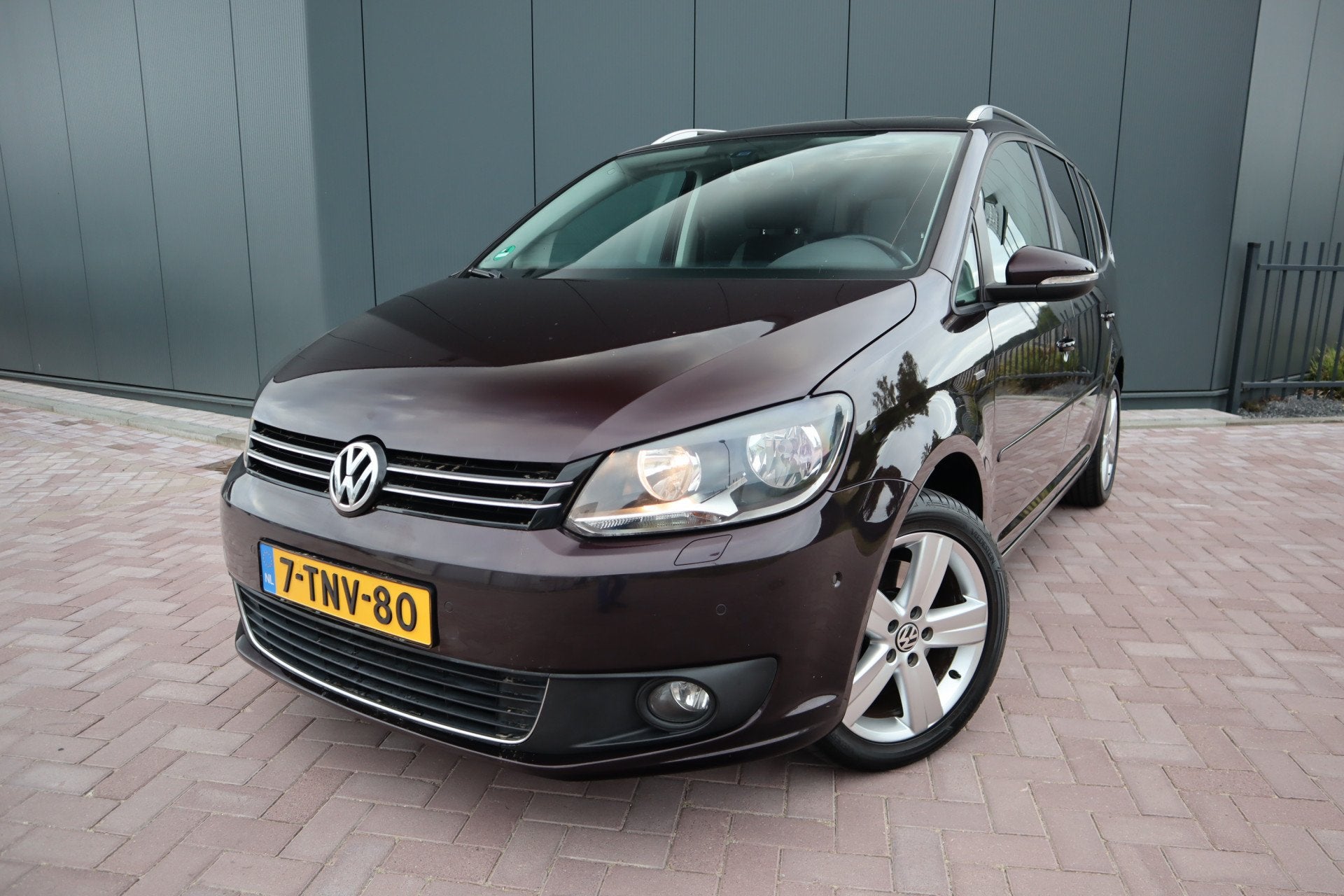 Volkswagen Touran 1.4 TSI Comfortline Life 7p Automaat Panor, Gebruikt, Zwart, 7 stoelen, 1482 kg