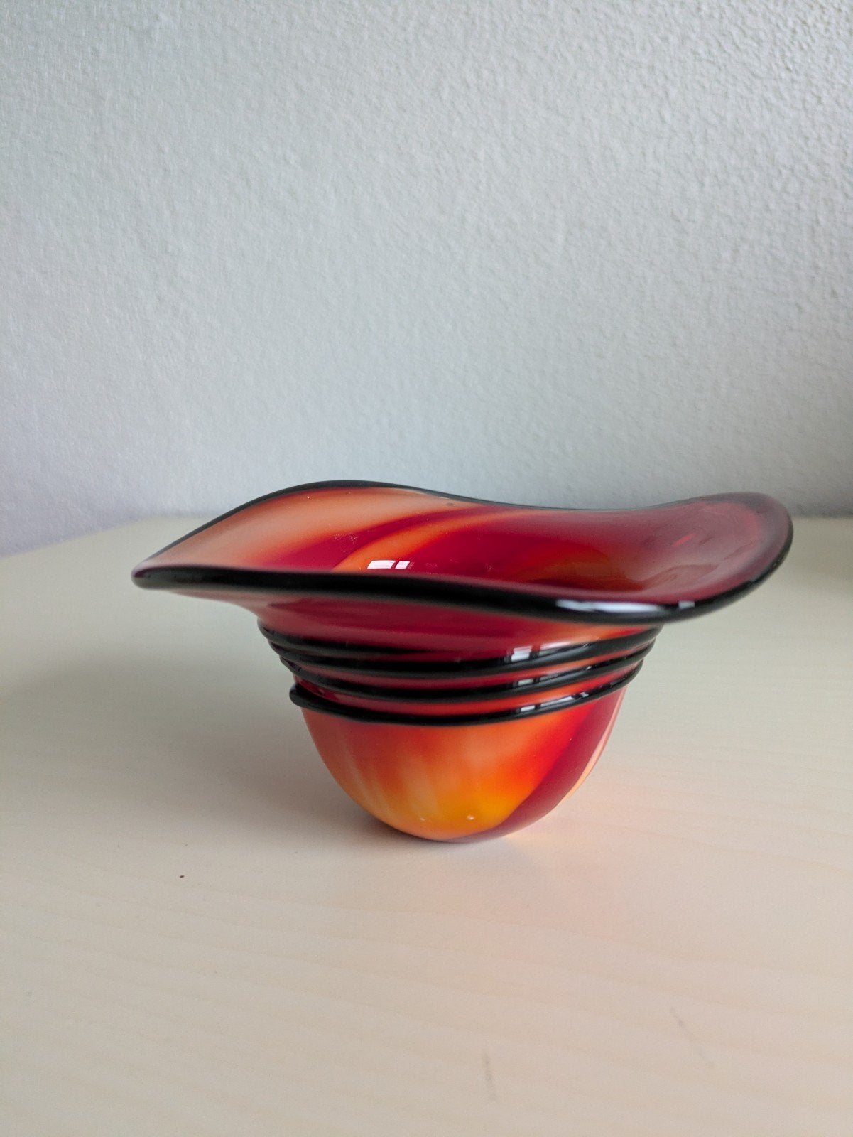 Unieke glazen schaal in rood en oranje, handgemaakt, Antiek en Kunst, Ophalen of Verzenden