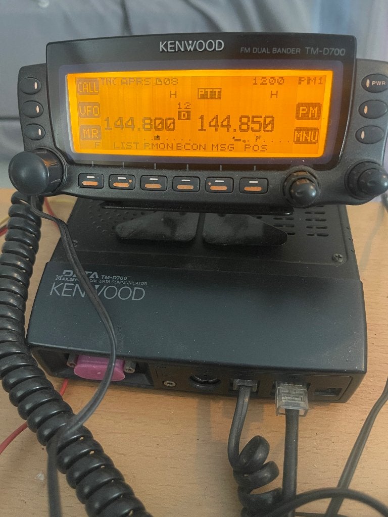 Kenwood TM-D700 mobilofoon, Ophalen, Gebruikt, Zender en Ontvanger