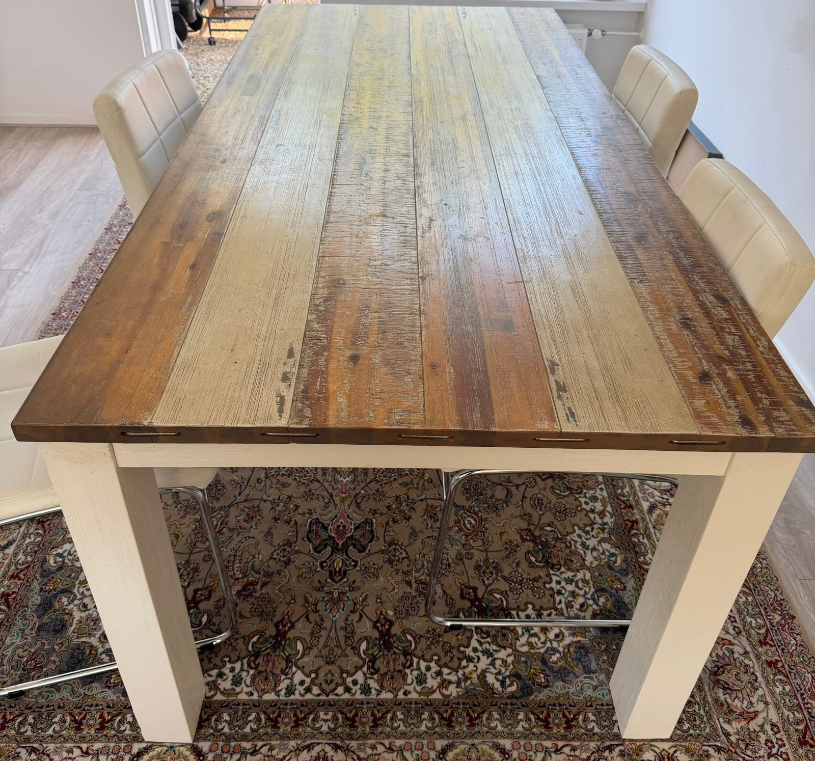 Grote eettafel voor binnen en buiten, Ophalen