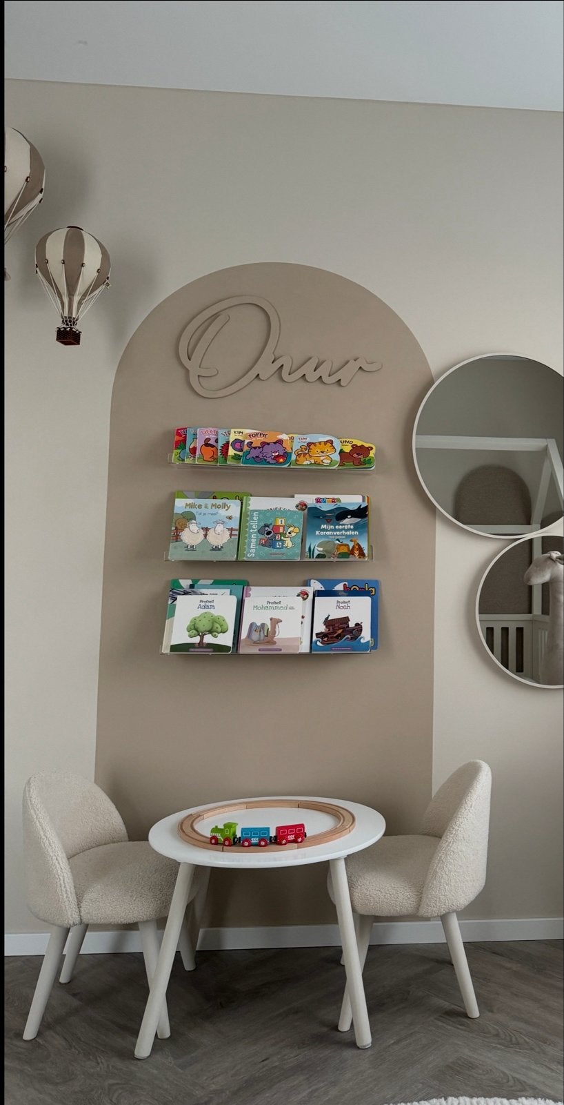 Kindertafeltje met 2 Boucle Stoeltjes - Beige, Kinderen en Baby's, Kinderkamer | Tafels en Stoelen, Ophalen, Gebruikt, Tafel(s) en Stoel(en)