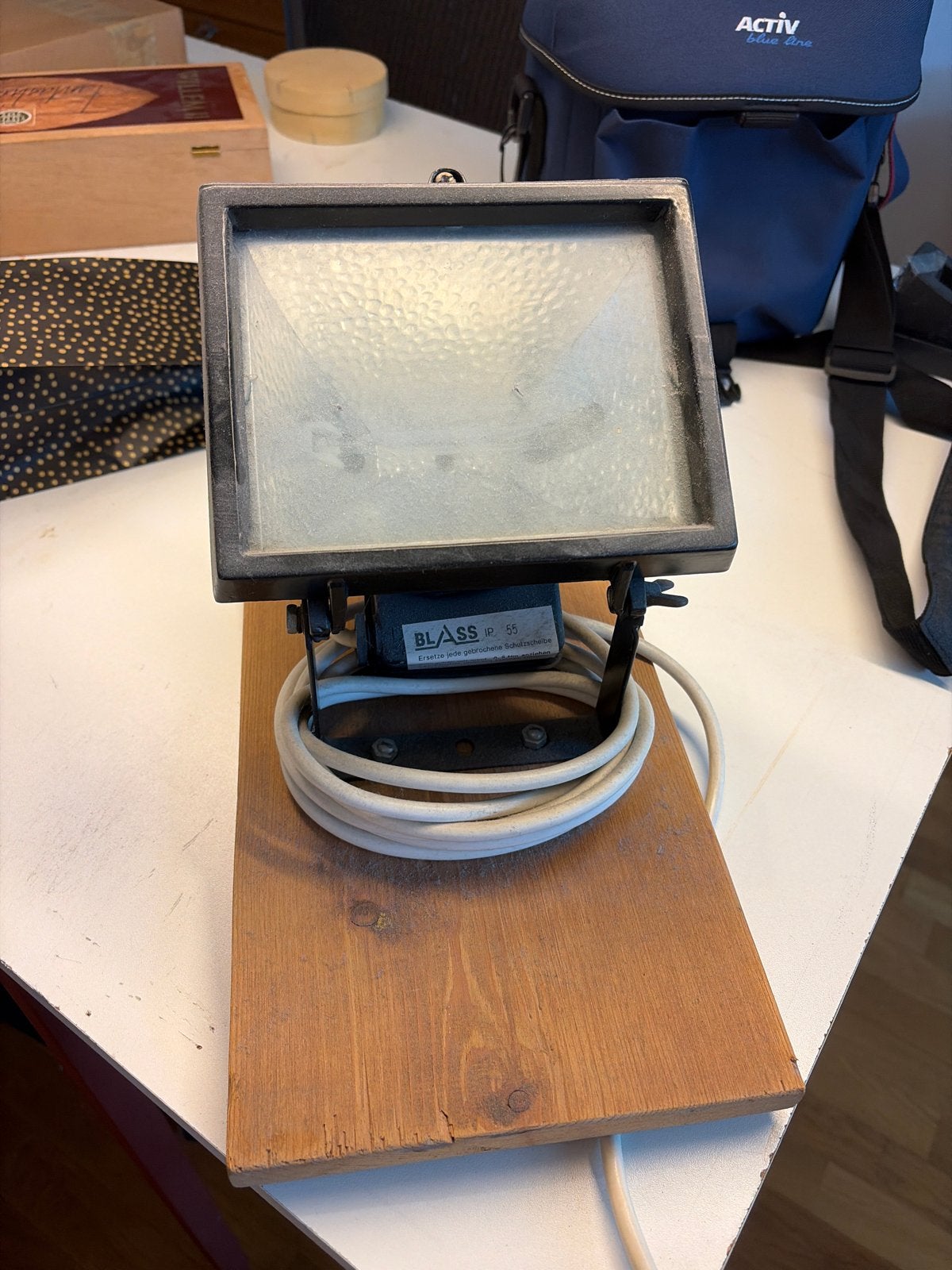 Gratis bouwlamp/schijnwerper - Ophalen Den Haag, Overige merken, Gebruikt, Zwart, Ophalen