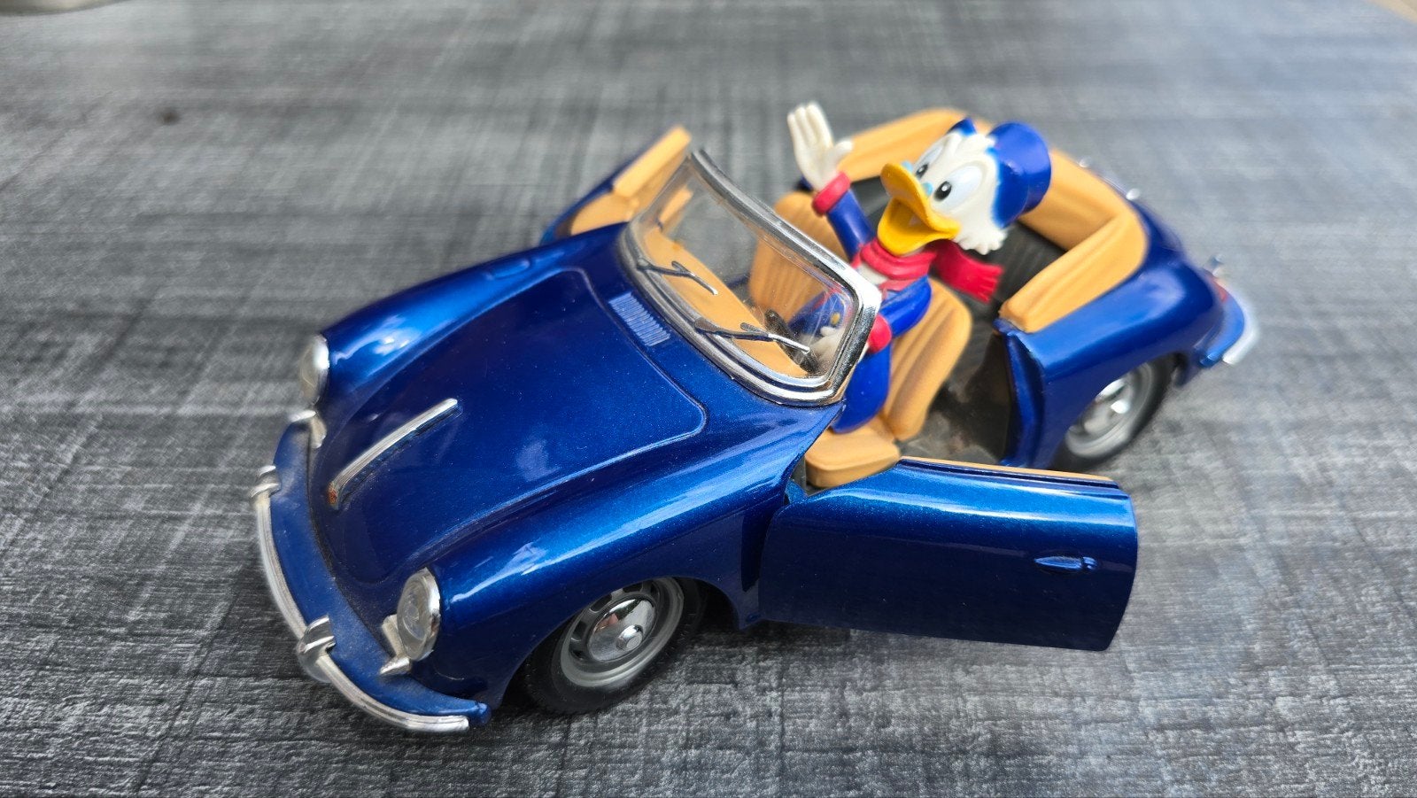 Burago Porsche met Scrooge MC Duck, Ophalen, Donald Duck, Zo goed als nieuw, Beeldje of Figuurtje