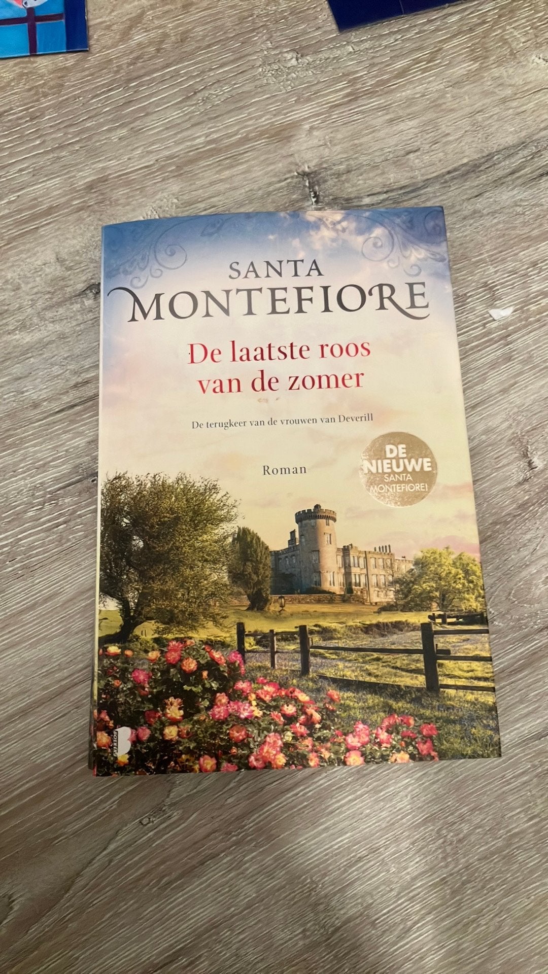 Santa Montefiore - De laatste roos van de zomer, Boeken, Ophalen of Verzenden, Amerika, Santa Montefiore, Zo goed als nieuw