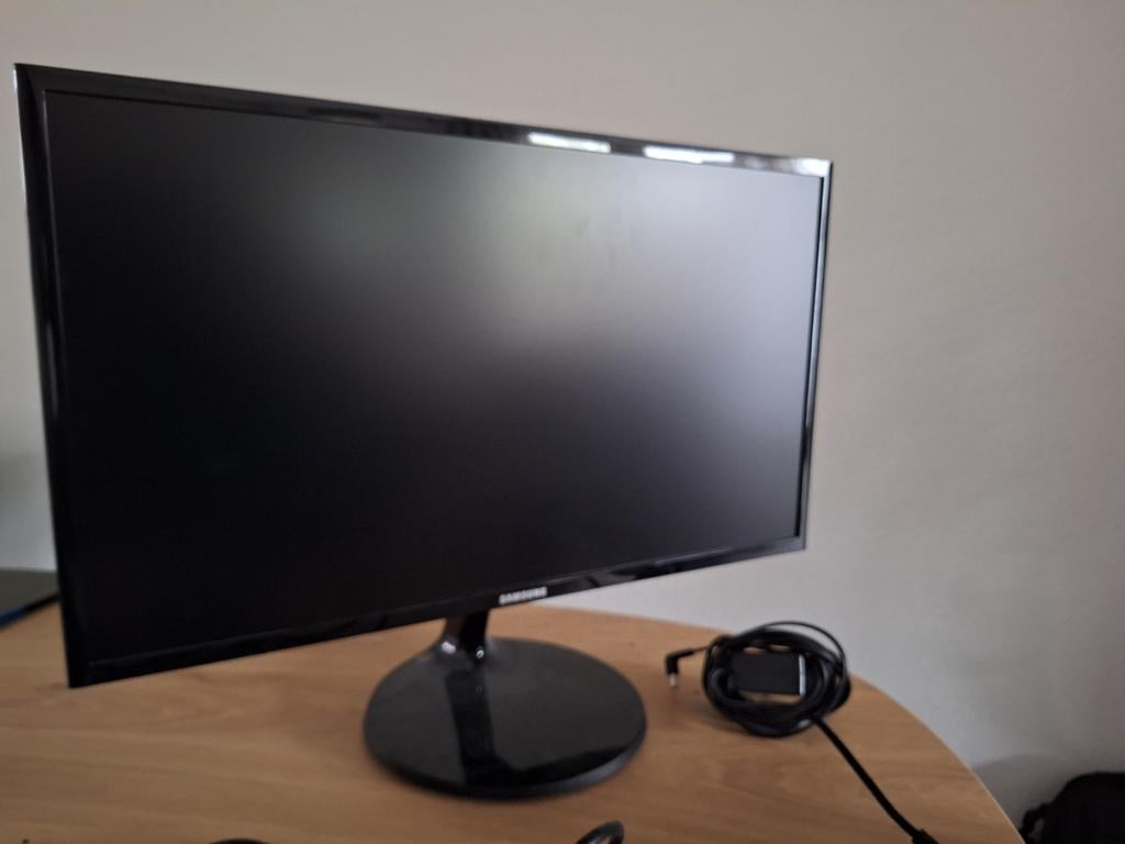 Samsung S24F352FHU 24 inch Full HD Monitor, Computers en Software, Monitoren, Ophalen, Kantelbaar, HDMI, Full HD