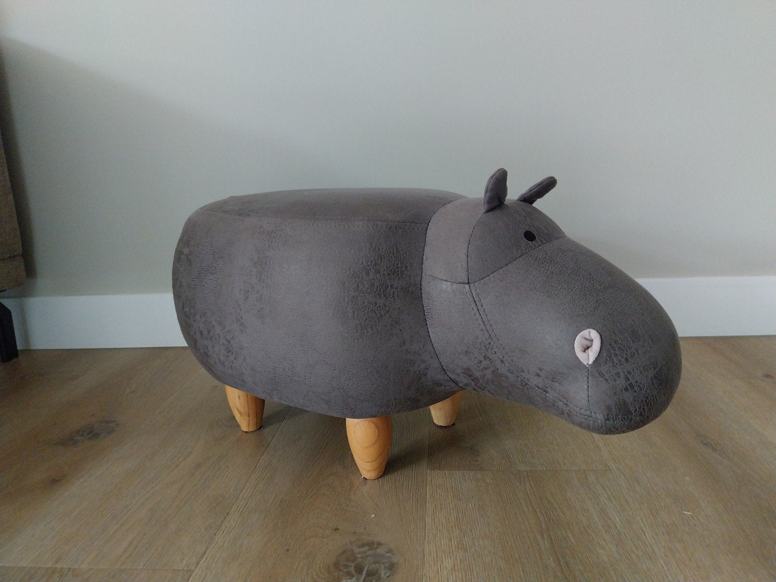 Leuke nijlpaard poef / voetenbankje, Ophalen, Minder dan 50 cm, Speels, Modern, Kinderkamer, 50 tot 75 cm