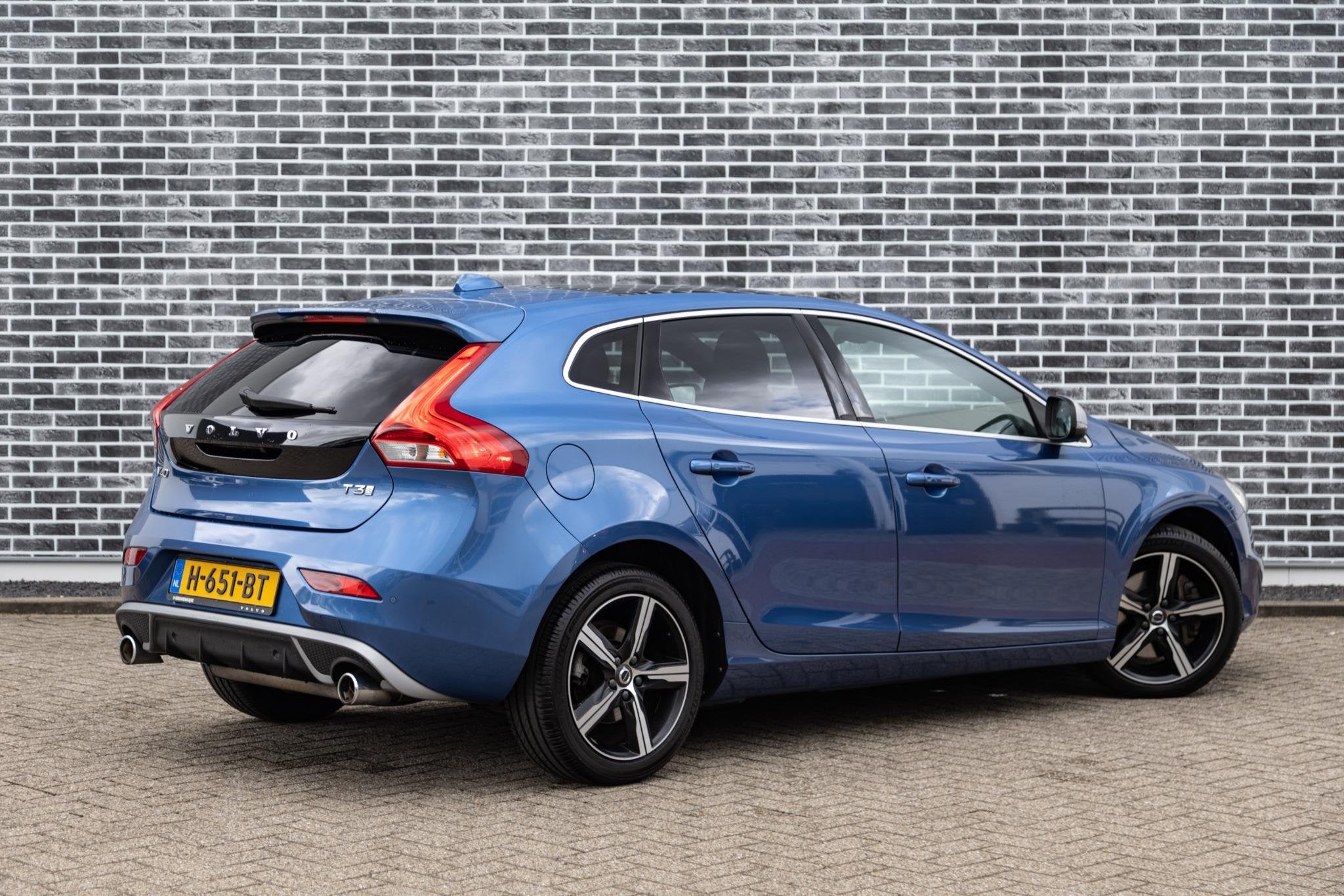 Volvo V40 1.5 T3 Polar+ Sport | R-Design | Panoramadak | Har, Euro 6, 4 cilinders, Blauw, Origineel Nederlands
