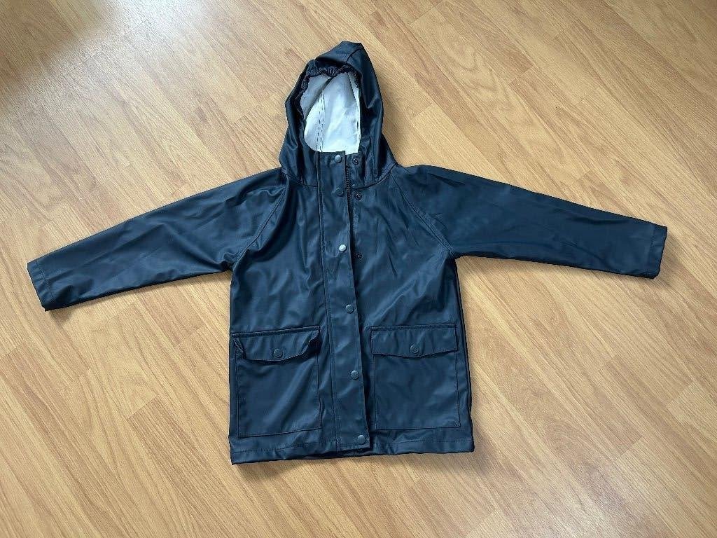 Te koop aangeboden een regenjas, Gebruikt, Ophalen of Verzenden, Jas, Jongen