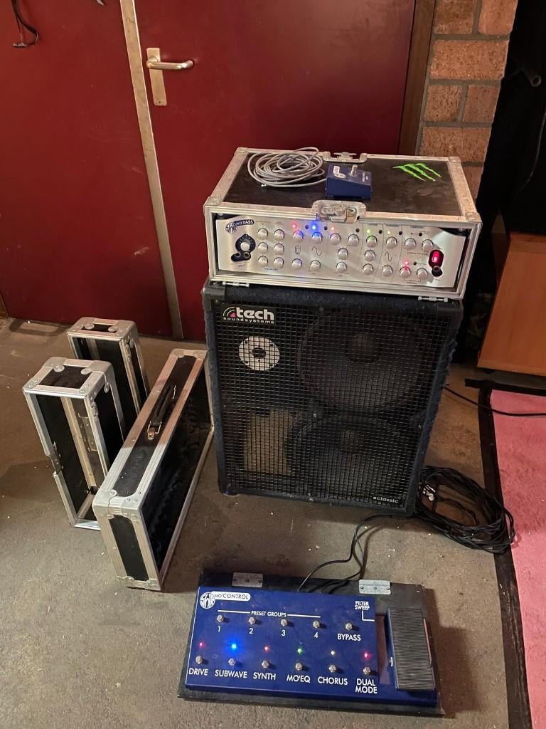 SWR Mo’Bass + Footcontroller – in flightcases, Ophalen, Gebruikt, Basgitaar, 100 watt of meer