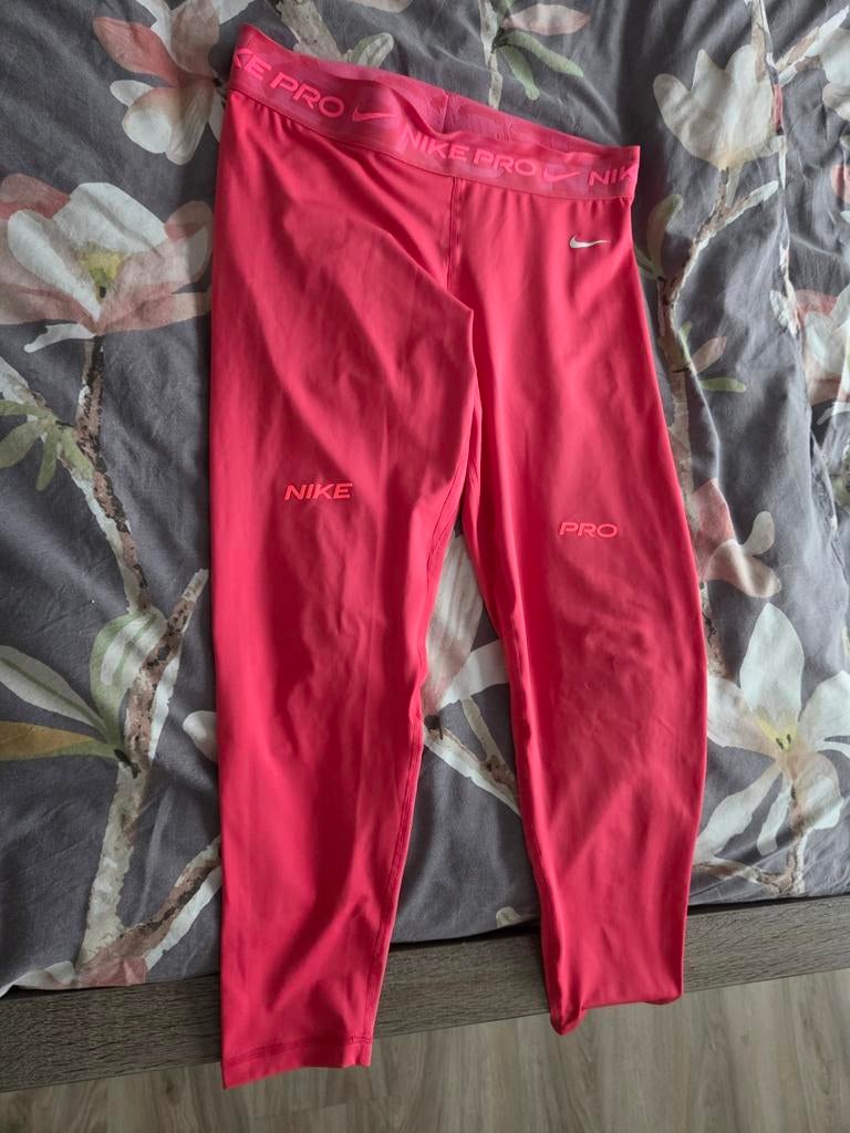 Nike Pro sportbroek - Maat L - Zo goed als nieuw, Maat 42/44 (L), Nike Pro, Ophalen of Verzenden, Roze