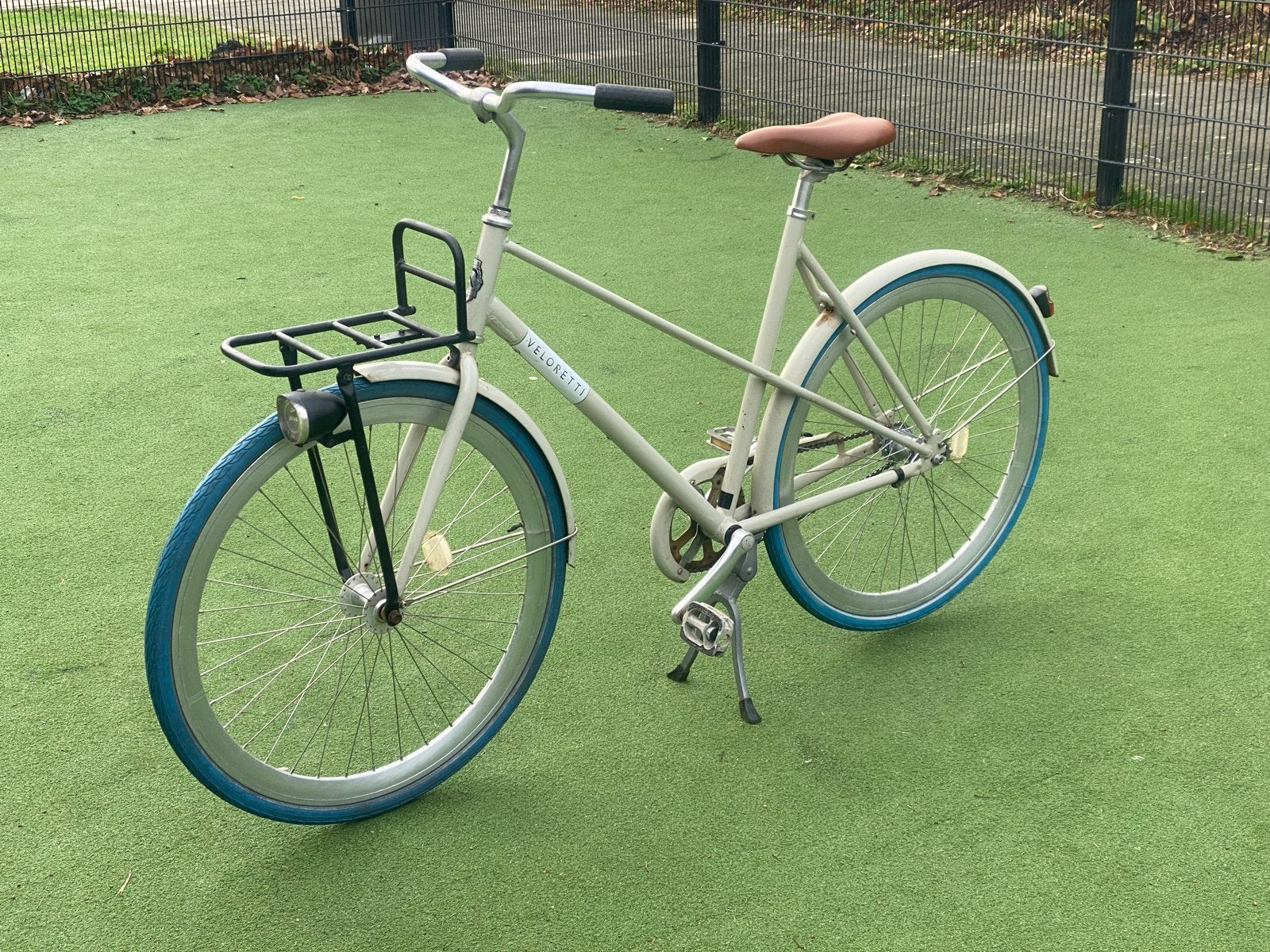 Veloretti fiets met voordrager en blauwe banden, Fietsen en Brommers, Overige merken, Terugtraprem, Ophalen of Verzenden, 50 tot 53 cm
